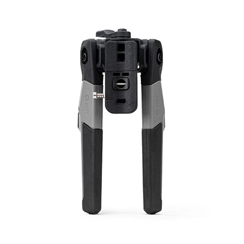 Der ORYX Bipod überzeugt mit stabilem Design, einfacher Einhandbedienung und rutschfesten Gummifüßen für besten Halt auf jedem Untergrund.
